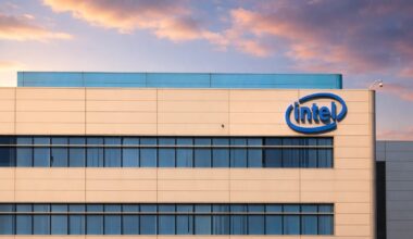 Intel Stock (INTC) Weekend Update: What to Watch Before Markets Reopen as Wall Street Stays Cautious After an 80% Rally
