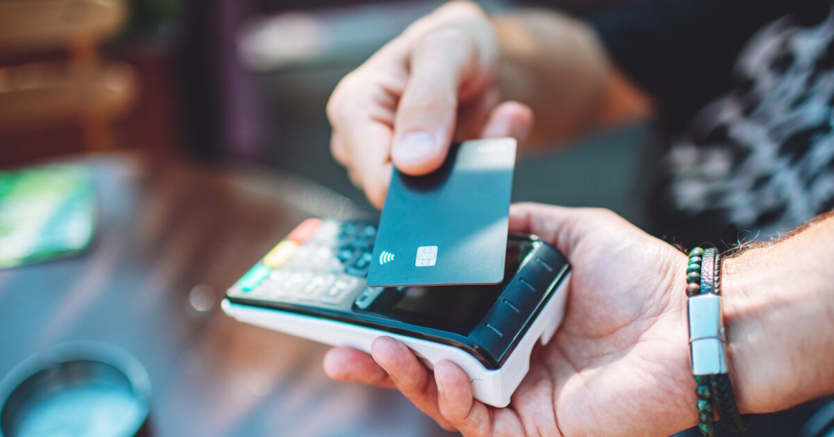 Οι άμεσες πληρωμές αλλάζουν την καθημερινή οικονομική δραστηριότητα στην Ελλάδα