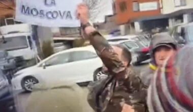 MARȘ LA MOSCOVA ,  e strigătul cu care a fost întâmpinat  Călin Georgescu la Alba Iulia, de Ziua Națională