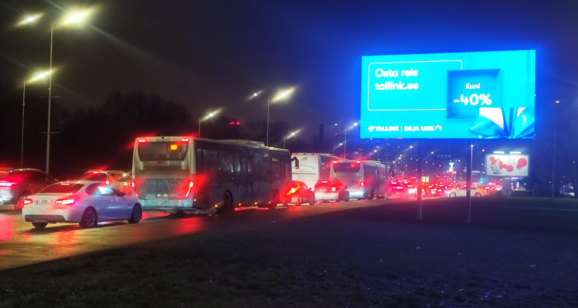 Kes veel armastab neljapäevaseid ummikuid Ülemistes?