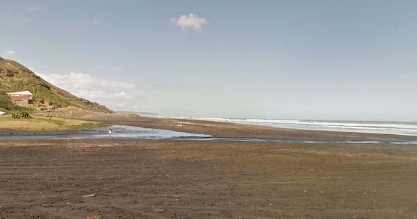 Man dies after drowning at Auckland's Kariotahi beach