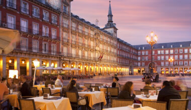 Why Spaniards Eat Dinner So Late