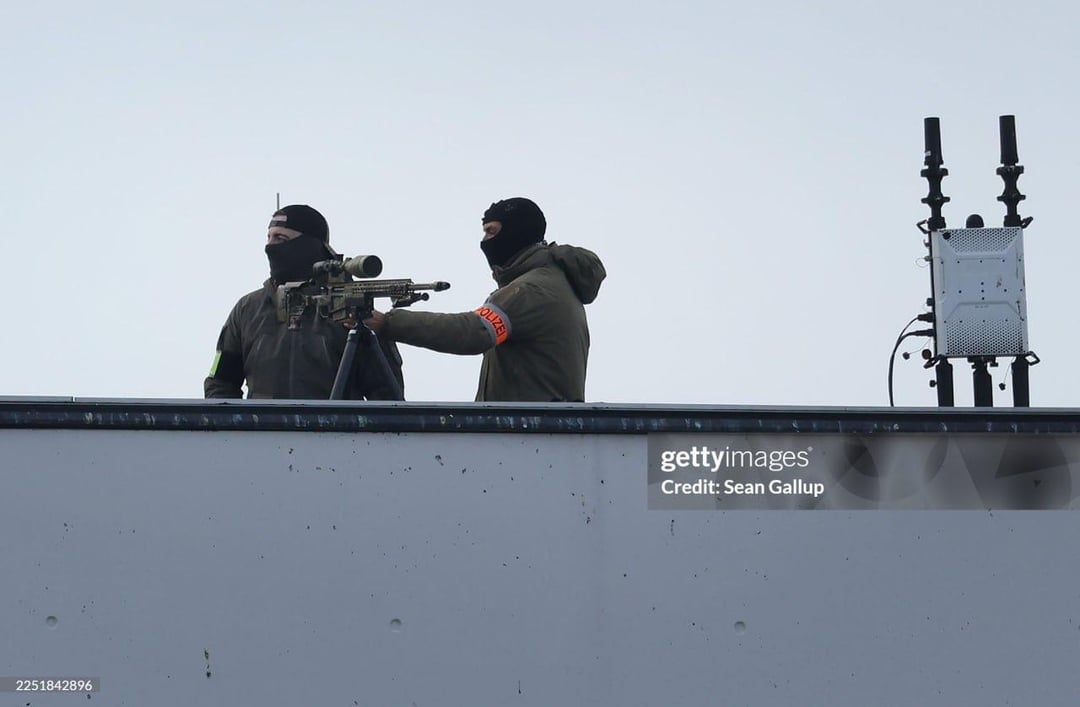 Sniper team with an electronic warfare system and security with an anti-drone weapon: the measures that were deployed for the visit of the President of Ukraine Volodymyr Zelenskyy, to Berlin.