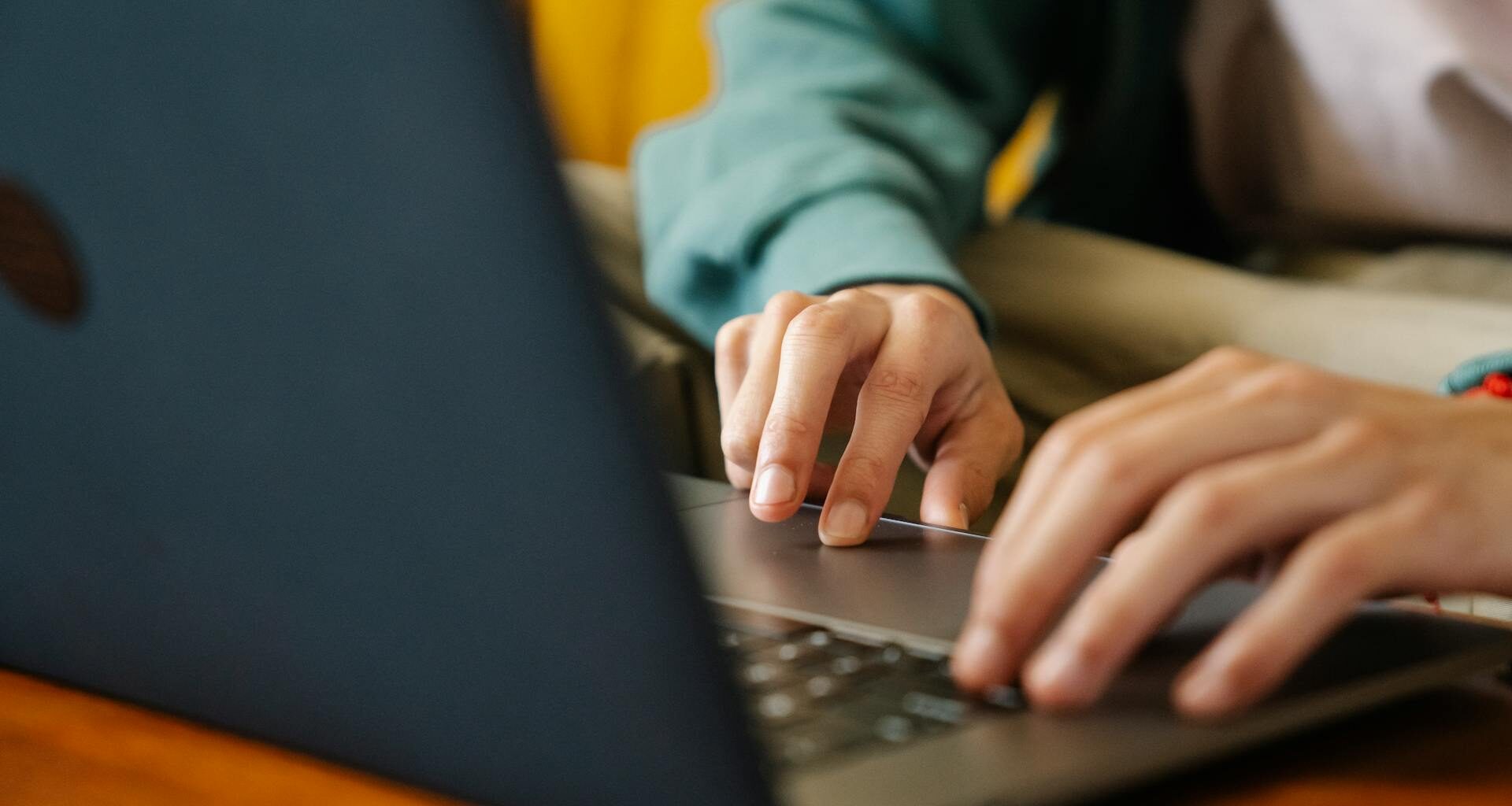 cover Young Cypriots live online — calls and chat are king