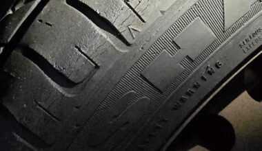 Meterem pneus com mais de 15 anos no carro da minha mãe, o que faço?