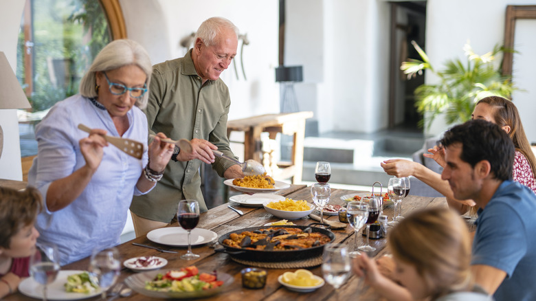 Spanish la comida family lunch outside