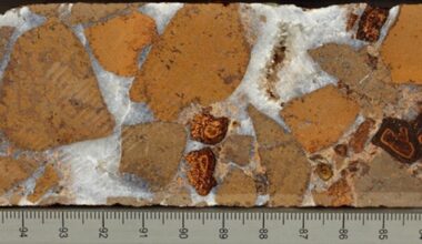 Undersea lava rubble acts as a 'sponge' for carbon dioxide, study finds