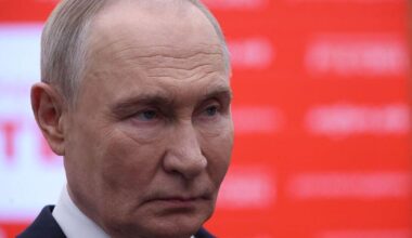 Russian economy meltdown as major bank faces 'collapse' and elites horde gold