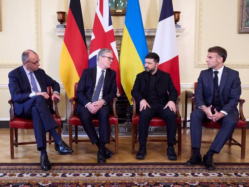 Friedrich Merz (links), Keir Starmer (2. von li.), Wolodymyr Selenskyj und Emmanuel Macron Friedrich Merz (links), Keir Starmer (2. von li.), Wolodymyr Selenskyj und Emmanuel Macron