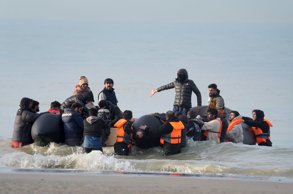 Migrants cross Channel in small boat