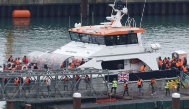 UK police get new powers to remove coats, inspect mouths of migrants