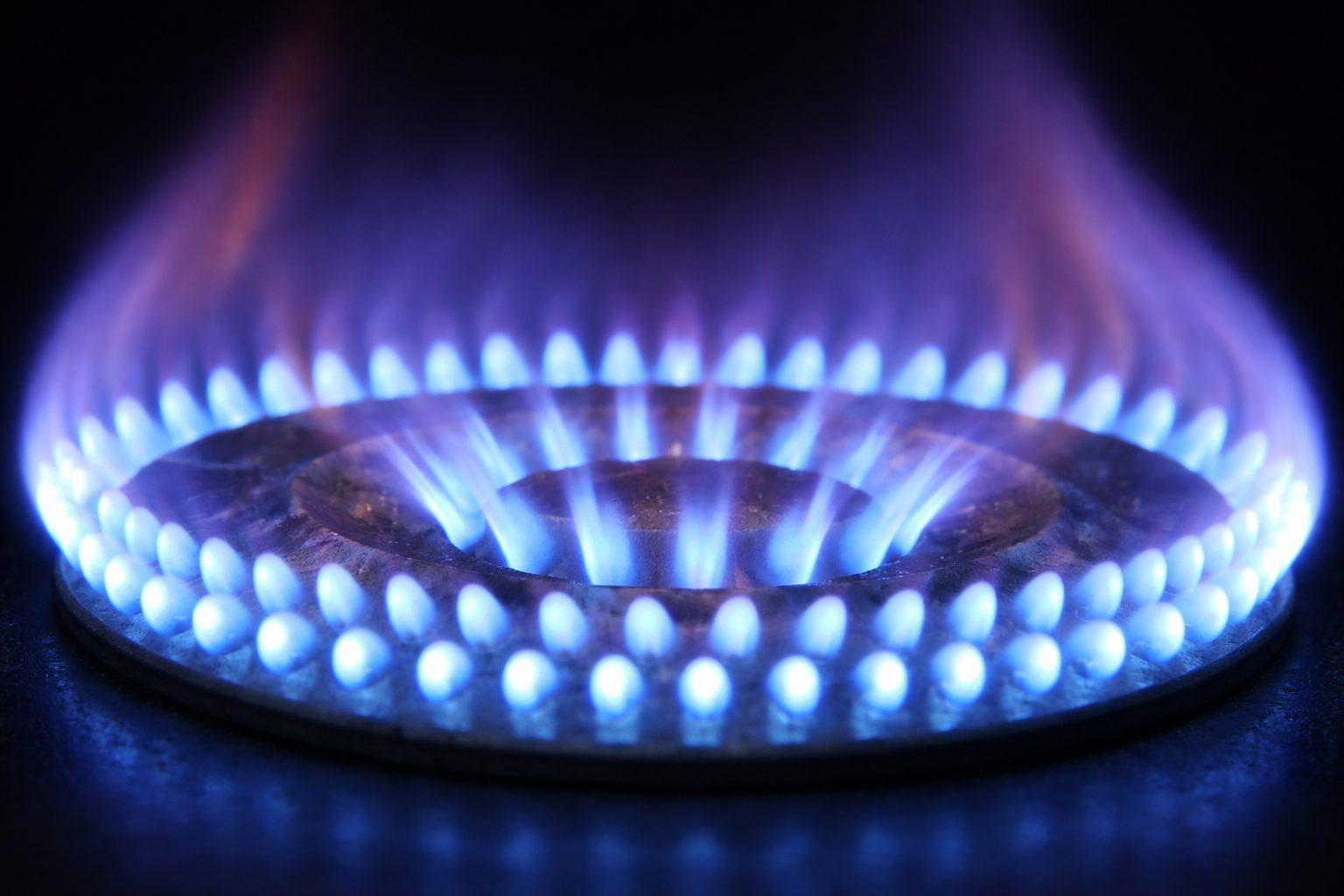 Natural Gas Outlook: Henry Hub Firms on Colder Forecasts as LNG Flows Stay Near Records