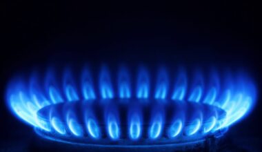 Natural Gas Prices Today (Dec. 19, 2025, 04:54): Henry Hub Whipsaws on Weather vs LNG Exports, Europe’s TTF Firms, and Asia LNG Slides to a 20‑Month Low