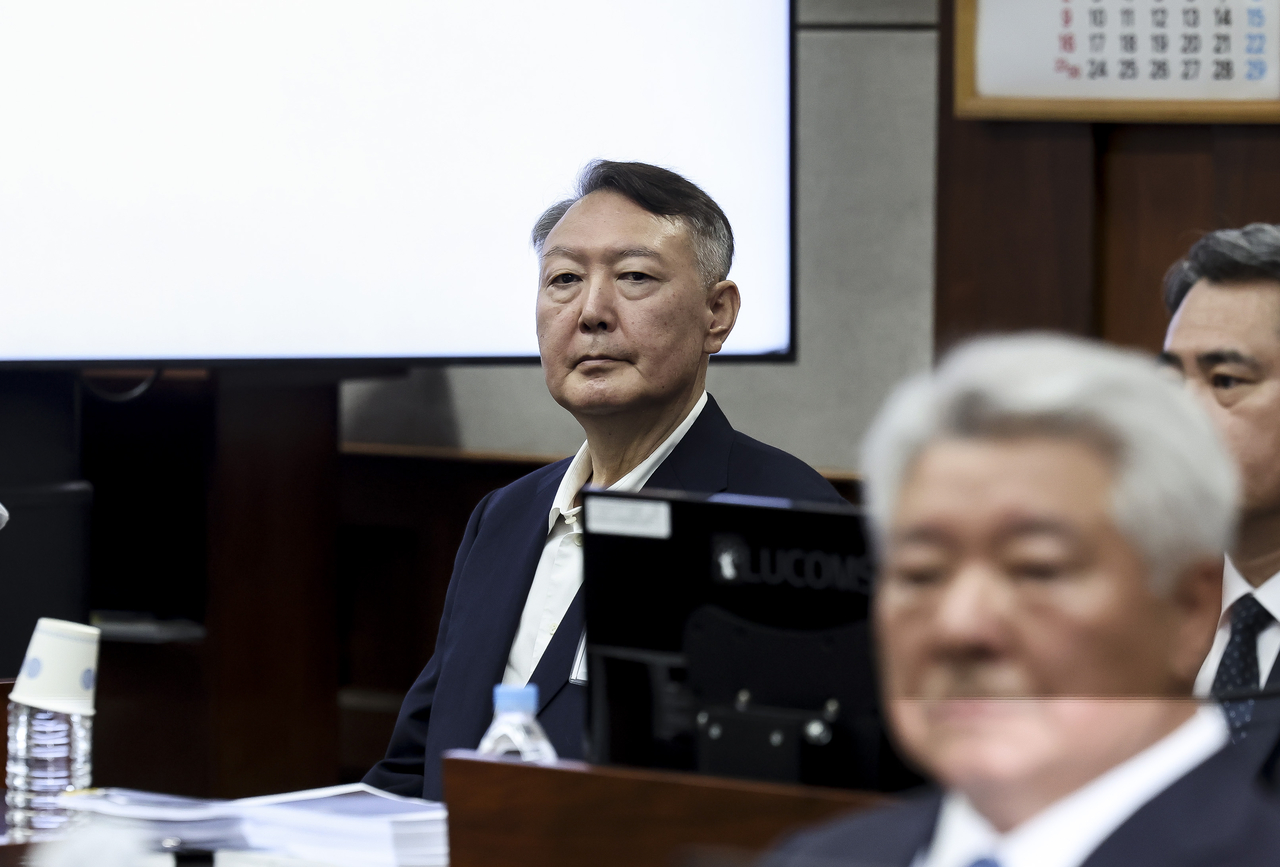 Former President Yoon Suk Yeol appears for the opening hearing on charges of obstructing special official duties and abusing his authority at the Seoul Central District Court in Seocho-gu, Seoul, on Sept. 26. Pool Photo