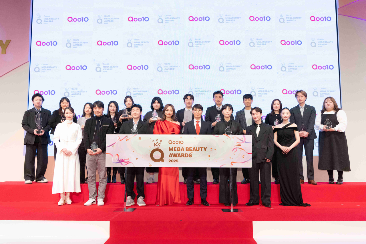 eBay Japan CEO Koo Ja-hyun (front row, fifth from left) poses with award recipients at the Mega Beauty Awards 2025, hosted by Qoo10 Japan at the Grand Prince Hotel Shin Takanawa in Tokyo on Monday. (eBay Japan)