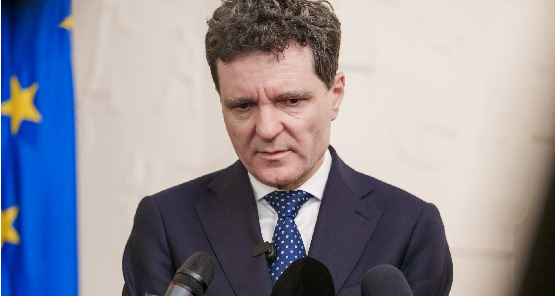 Președintele Dan:”Magistrații se tem. Au cerut să vină pe rând sau să fie preluați din benzinării, pentru a nu se vedea că intră la Cotroceni” : Europa FM