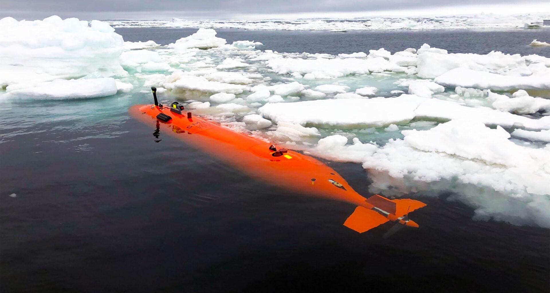Submarine finds anomalous structures in Antarctica, then loses the signal