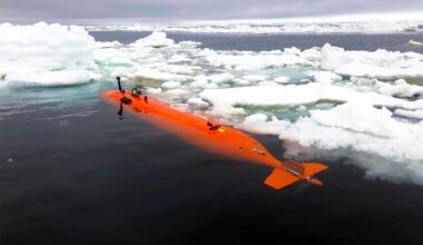 Submarine finds anomalous structures in Antarctica, then loses the signal
