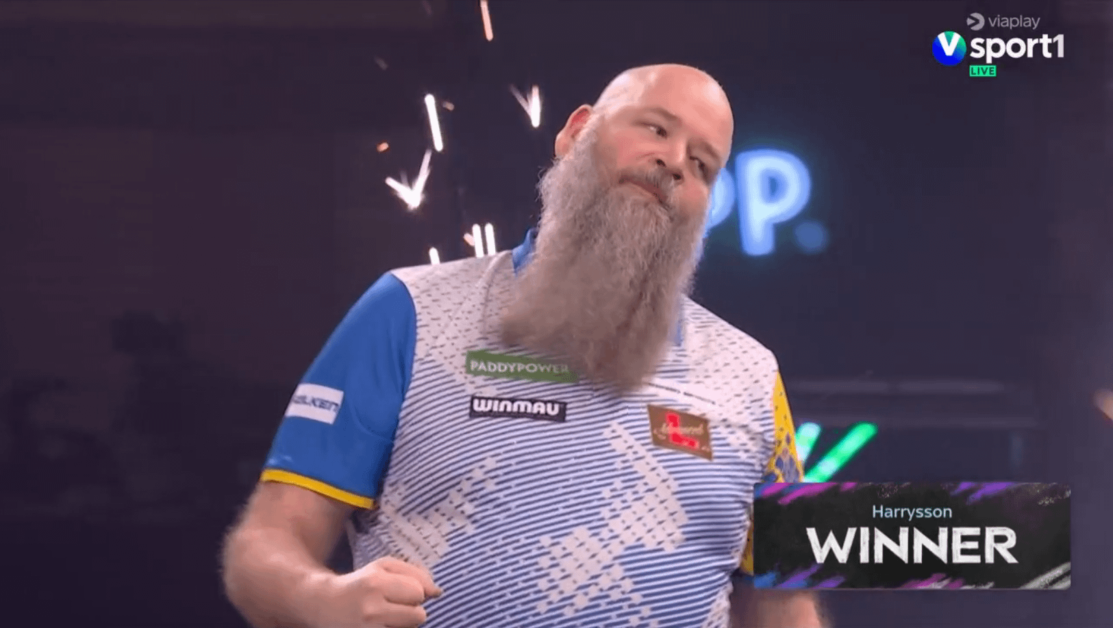 Andreas "Dirty Harry" Harrysson har i sin debut i VM slagit tyske 33-rankade Ricardo "Pikachu" Pietreczko i darts-VM, och kommer i kvartsfinalen möta 5-rankade Jonny Clayton från Wales