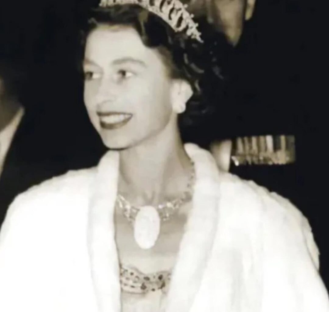 QEII wearing the impressive Andamooka opal Jewelry set in 1954.