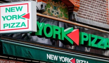 24 jaar lang woont stel prettig in woning, maar als pizzeria onder het huis opent, beginnen de problemen