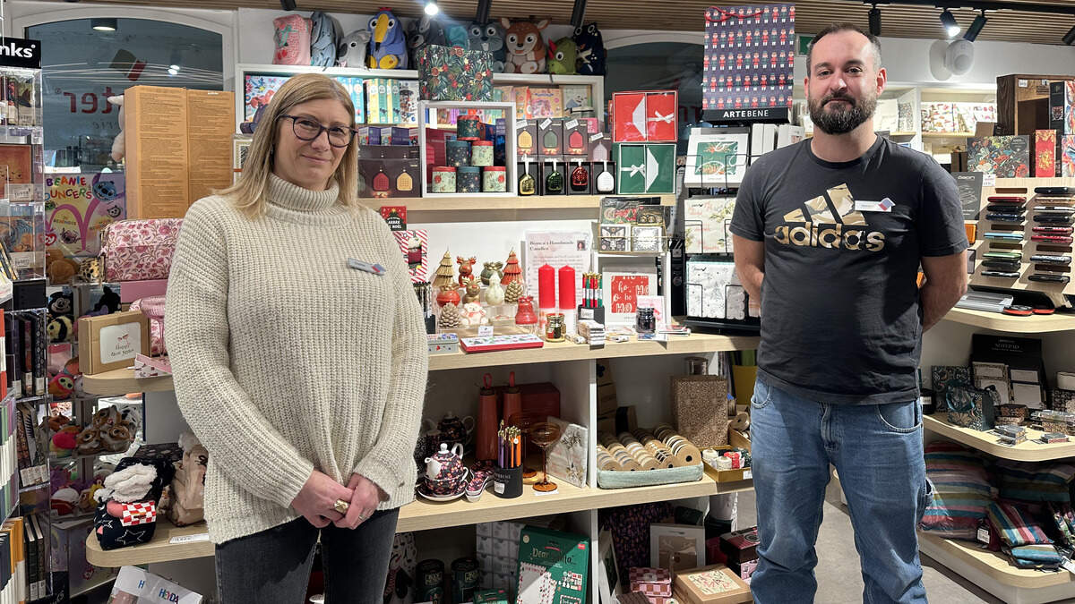 Sophie et Vincent, de la papeterie Ernster: «Les chiffres sont plutôt bons, la fréquentation aussi.»