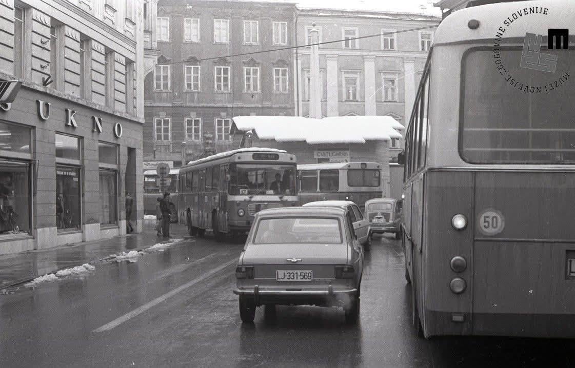 Stritarjeva ulica pri Robbovem vodnjaku, februar 1983. Foto: Marjan Ciglič