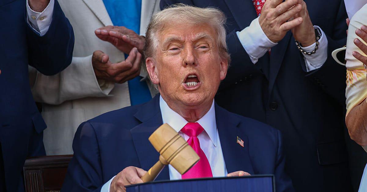 The year Trump tried and failed to stop clean energy. A whopping 92% of all new electricity capacity added in the US was solar, wind or batteries. EV sales set a new record in Q3. Trump simply can’t stop the energy transition. But he did manage to slow it down and make it more expensive for America.