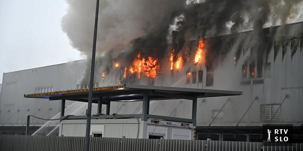 Skladišče Spar v Ljubljani gori