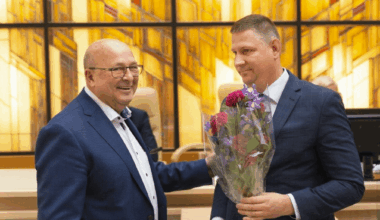 Iš laisvės atėmimo anksčiau laiko paleidžiamas bitininkas - vieno didžiausių LT istorijoje pagautų kyšių - 260 tūkst. eur - gavėjas Vilius Šiliauskas (buvęs Kauno m. visvaldybės admin. direktorius). Išeina atlikęs mažiau 2 metų (20 mėn.) laisvės atėmimo bausmę. Toliau bus prižiūrimas laisvėje.