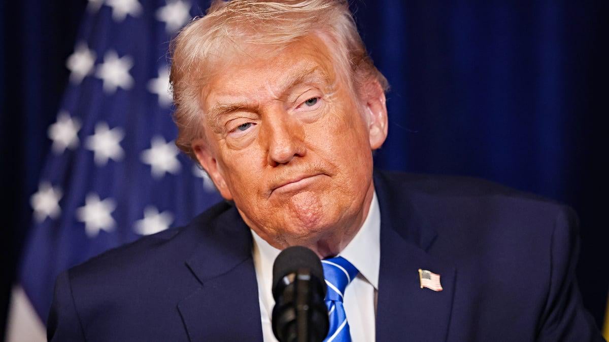 DOJ caught red-handed redacting photos of pervert-in-chief Donald Trump in Epstein documents