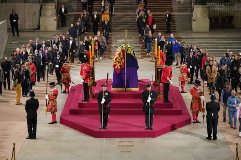 250,000 viewed queen's coffin at lying-in-state: gov