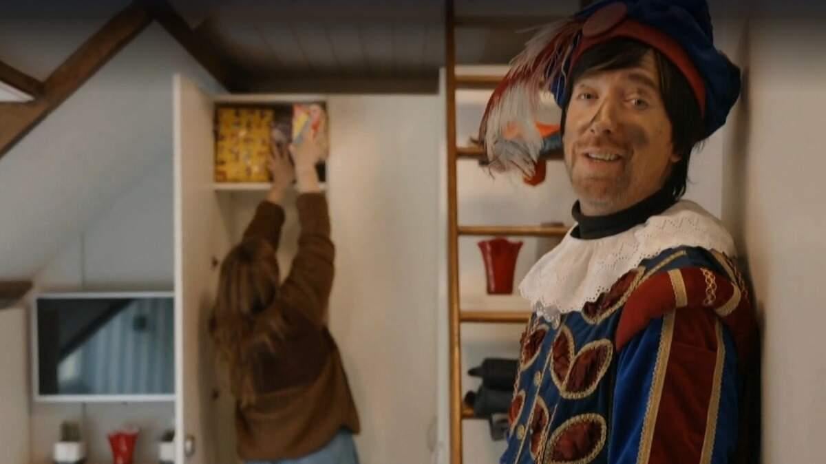 Kijkers woest omdat Sinterklaasjournaal geheim van feest verklapt: ’Publieke omroep wil alles verpesten’