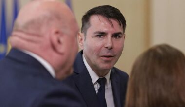 SURSE Cei patru judecători CCR numiți de PSD care au boicotat ședința de azi au cerut un nou termen după 15 ianuarie, deși reforma pensiilor speciale ale magistraților prevede intrarea în vigoare de la 1 ianuarie. De ce vor să amâne decizia