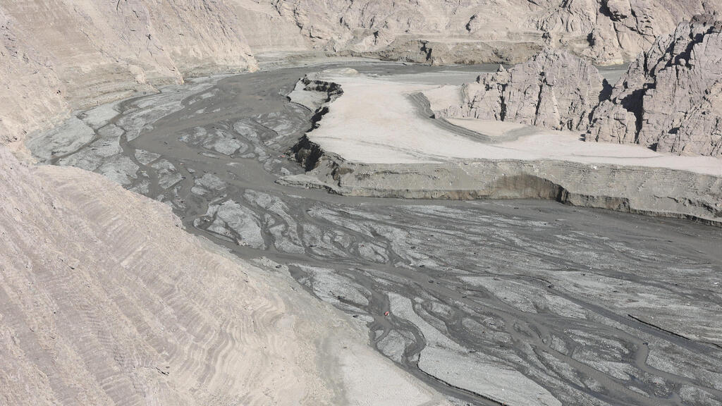 Amir Kabir Dam near Tehran (Photo: Majid Asgaripour/WANA via Reuters) סכר אמיר חאן ב טהרן איראן משבר מים בצורת