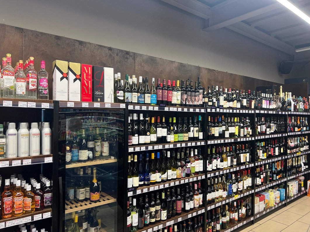Alcohol, tobacco and energy drinks to become more expensive in Latvia / Article