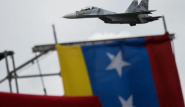 A Russian-made Venezuelan Air Force Sukhoi Su-30MKV multirole strike fighter flies over Venezuelan Independence parade to celebrate in Caracas, Venezuela on July 5, 2017. (AFP Photo)