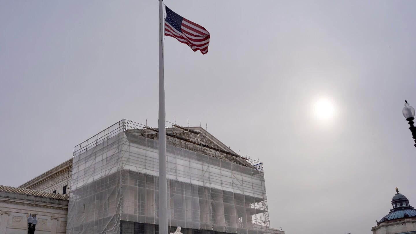 Supreme Court keeps Trump’s National Guard deployment blocked in the Chicago area, for now