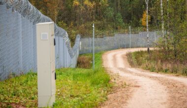 Fence along Latvia-Russia border should be completed at end of year / Article