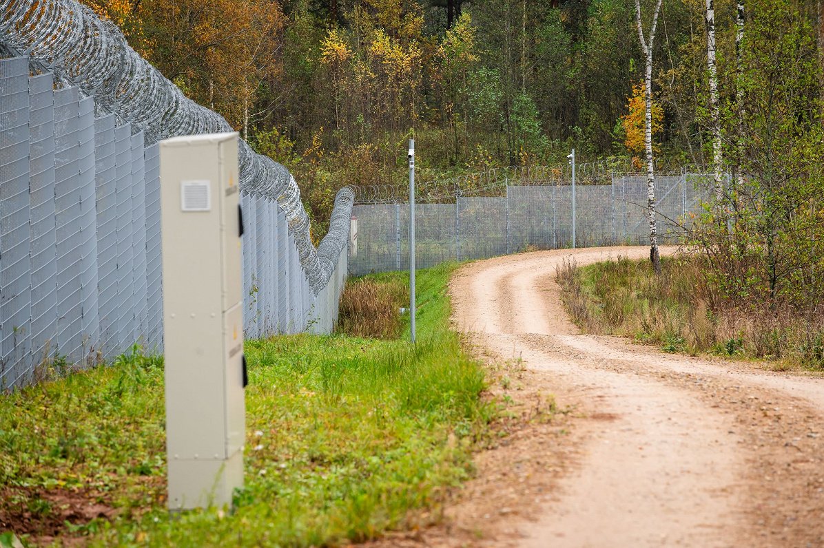 Fence along Latvia-Russia border should be completed at end of year / Article