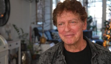 Volendam 25 jaar na de brand: 'Kan het leven ook weer verschrikkelijk mooi vinden'