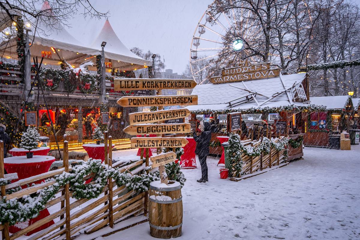 oslo christmas market in the snow