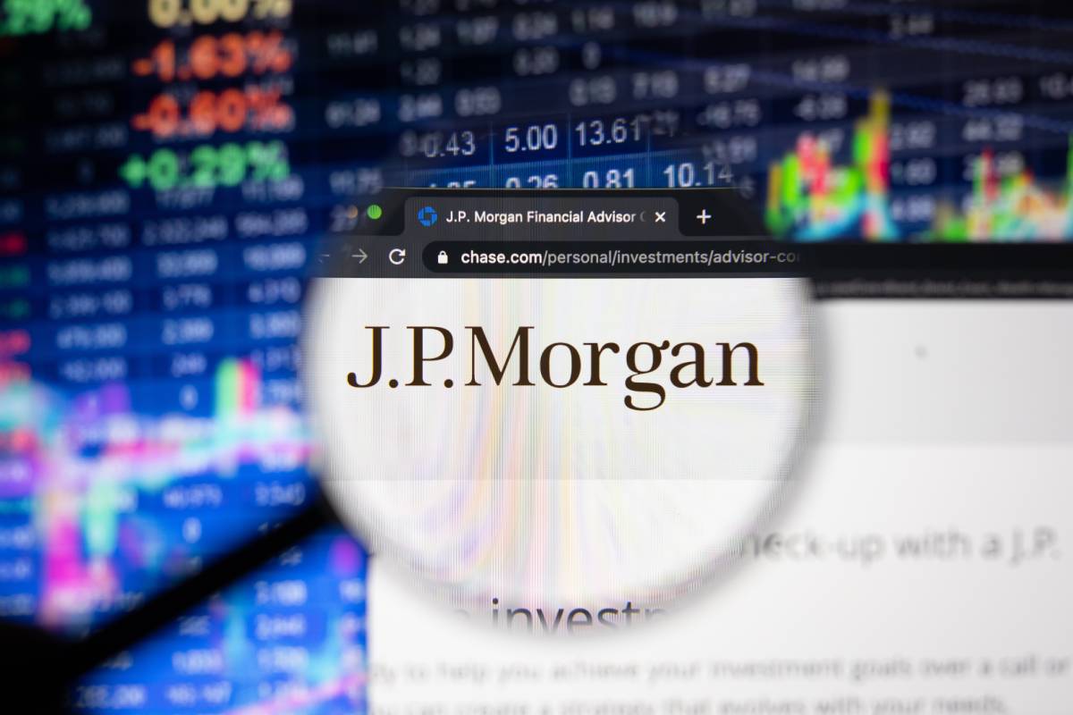 JP Morgan: Νέα ψήφος εμπιστοσύνης στην Ελλάδα – Τράπεζες και ΔΕΗ στις κορυφαίες επιλογές