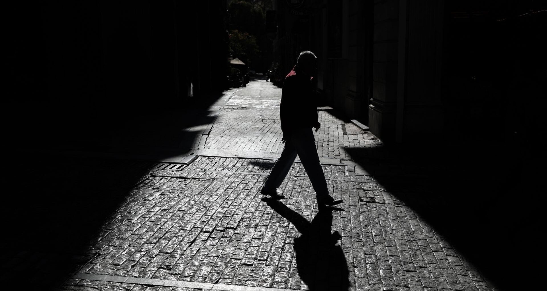 Μισθοί: Γιατί οι αυξήσεις στην Ελλάδα «καίγονται» πριν φτάσουν στην τσέπη