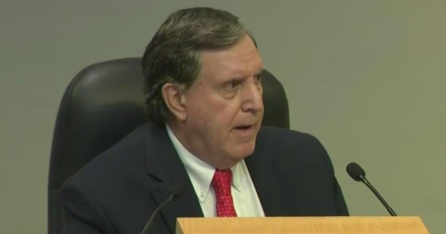 Joe Carollo resigns as Miami District 3 Commissioner ending political dynasty
