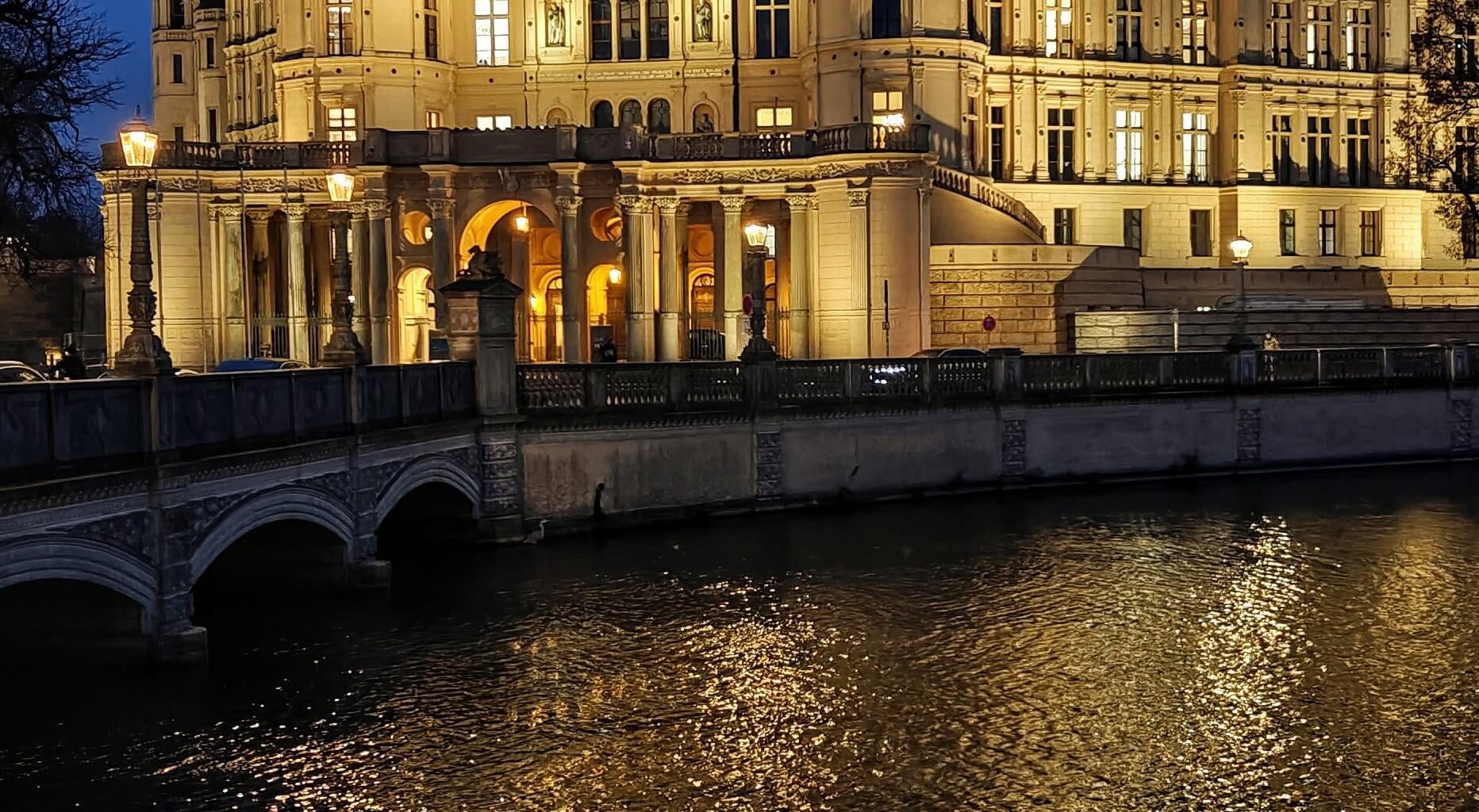 Schloß Schwerin in the evening is such a vibe!