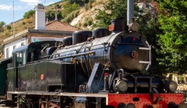 “Iconic” Christmas steam train returns to the tracks