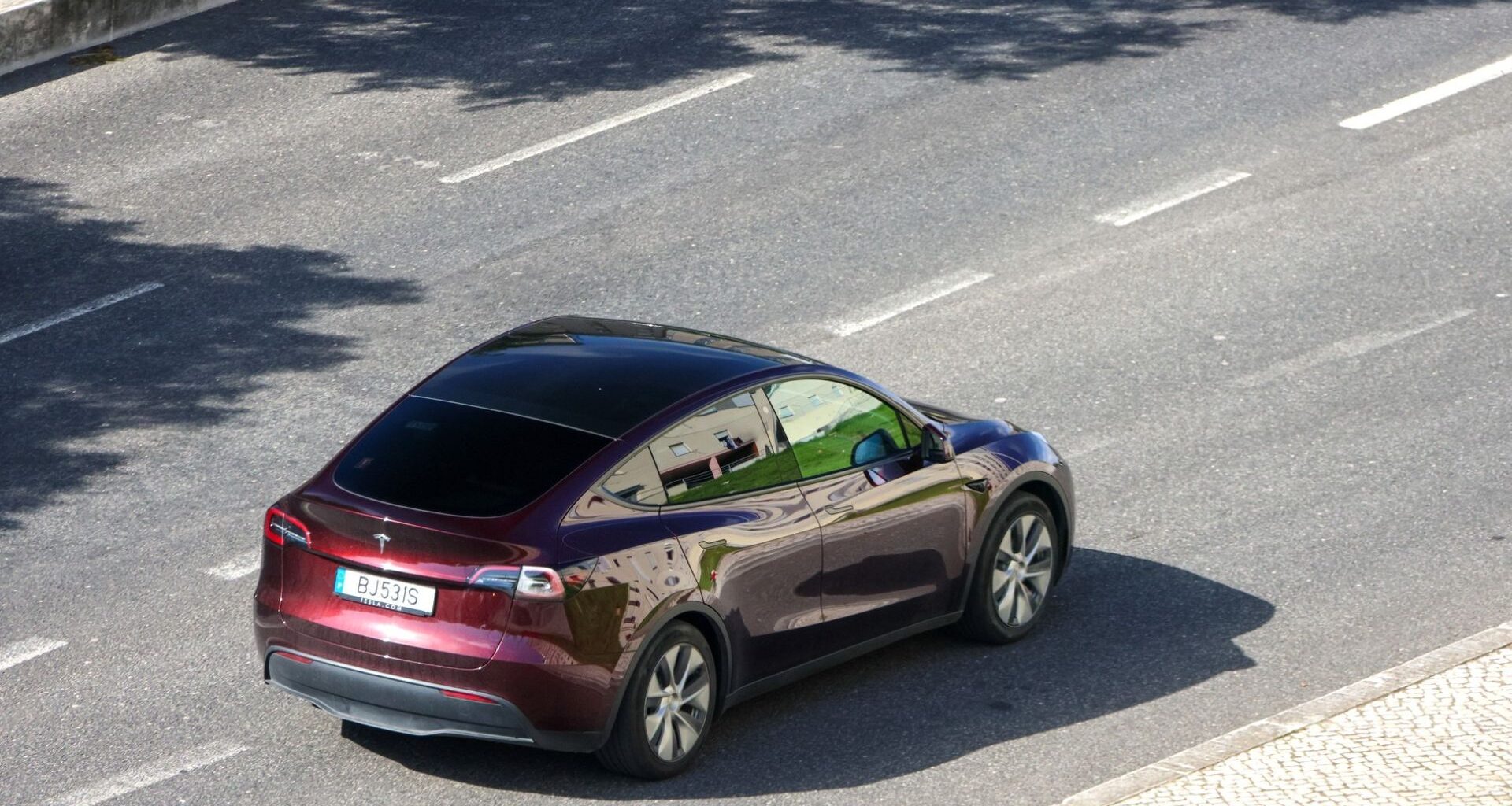 Elon Musk is drawing ire from law enforcement for making inflammatory comments about Tesla's FSD tech.