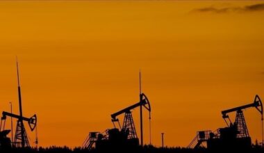 Oil heads for weekly loss amid peace hopes and weak demand