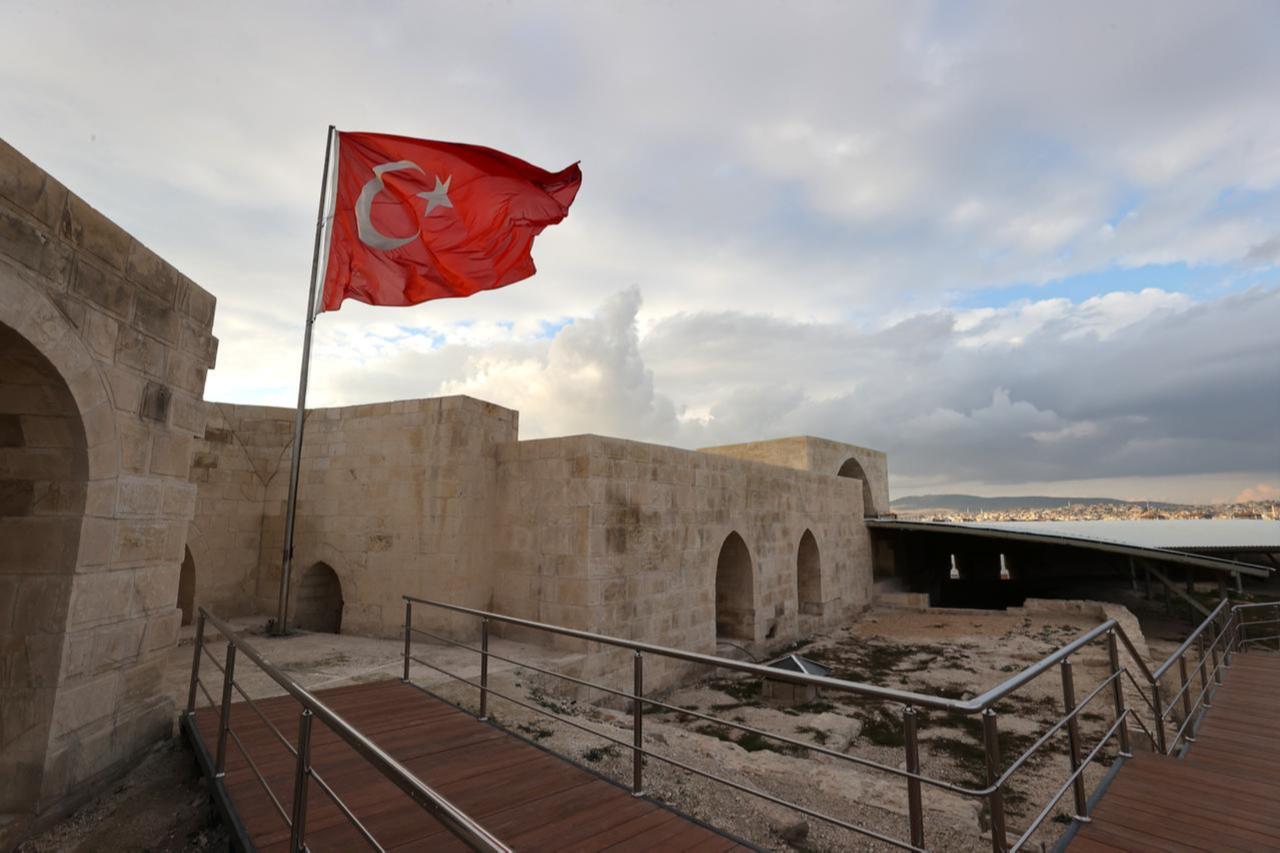 A Turkish flag waves above the restored fortifications of Gaziantep Castle, Türkiye, Dec. 3, 2025. (AA Photo)